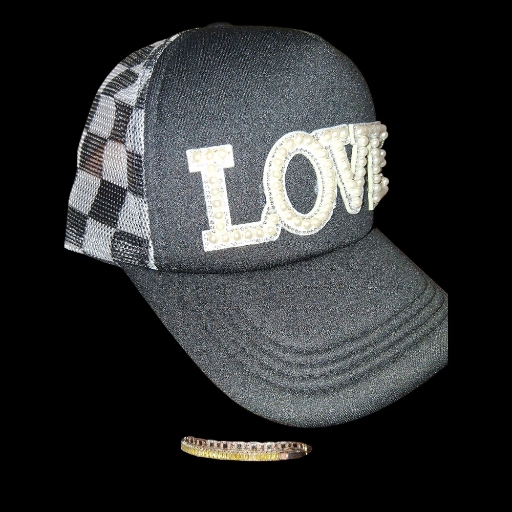 Black And White Checkered Hat - Picture 2 of 3